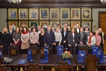 Uzdolnieni licealiści odebrali gratulacje 